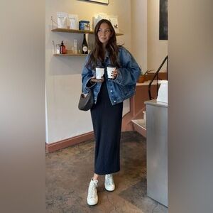 Levi’s Classic Blue Denim Trucker Jacket Size Large – Excellent Condition